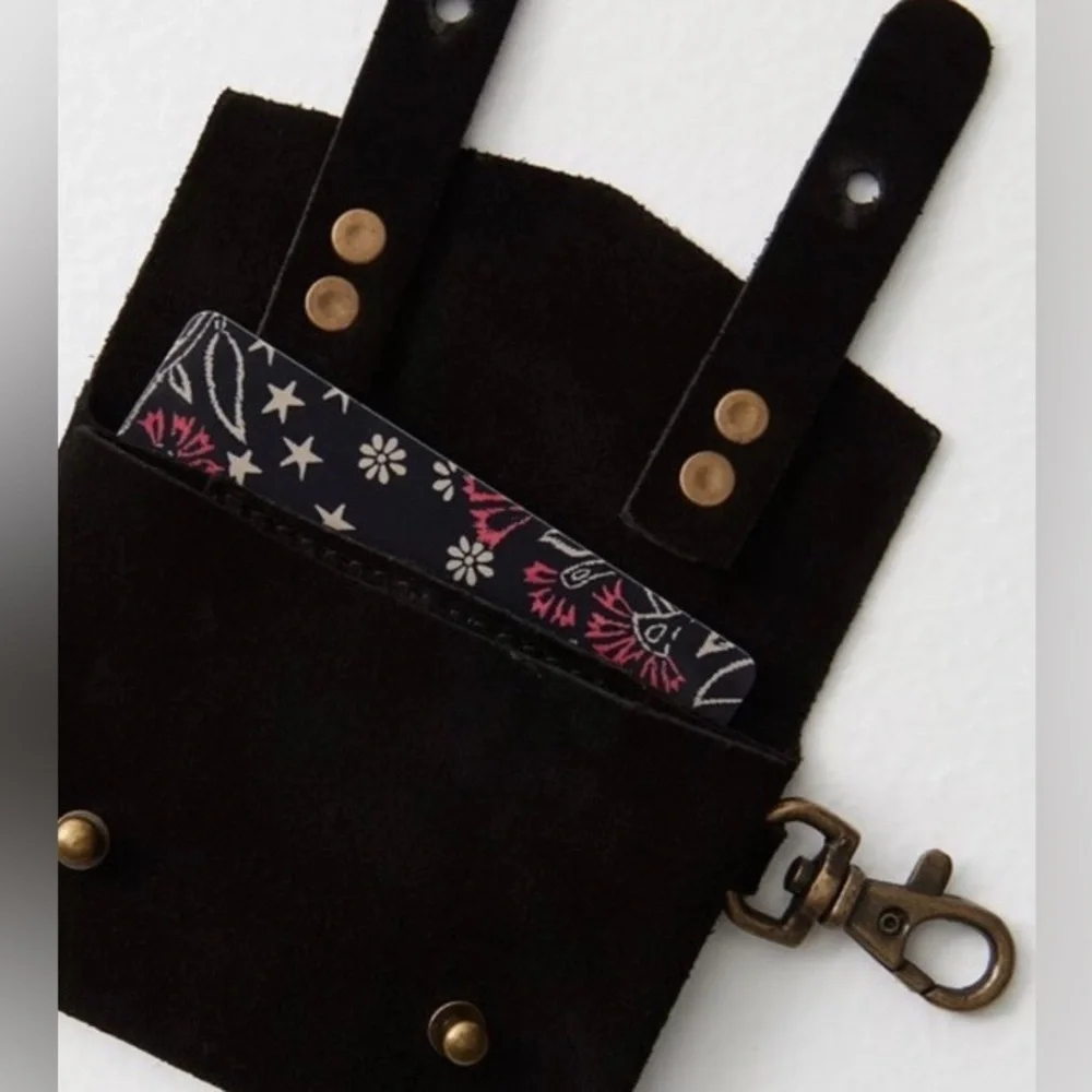 New🌟 Free People -Mini Eva Wallet in Beige Suede